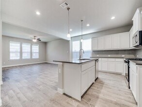 1137 Gillespie Dr in Justin, TX - Building Photo - Building Photo