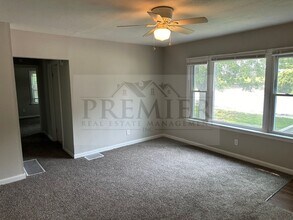 3305 S Sterling Ave in Independence, MO - Building Photo - Building Photo