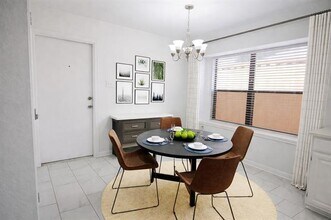 2035 Lansdown Dr in Carrollton, TX - Building Photo - Building Photo