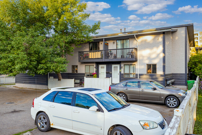 2804 17 Av SW in Calgary, AB - Building Photo - Building Photo