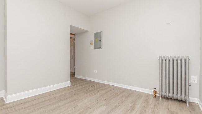 2716 W Rosemont Ave in Chicago, IL - Building Photo - Building Photo