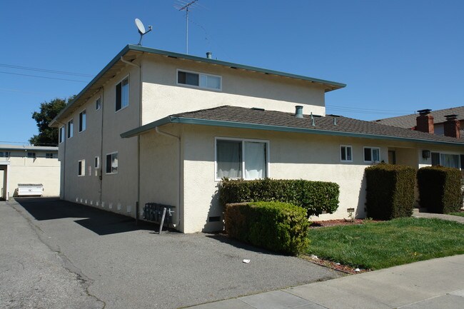 3151 Impala Dr in San Jose, CA - Foto de edificio - Building Photo