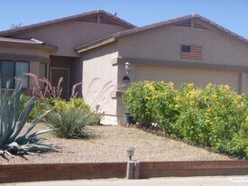 10025 W Concordia Dr in Arizona City, AZ - Building Photo