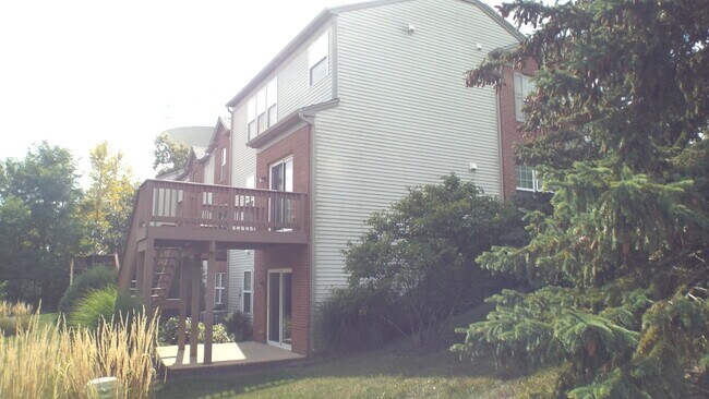 1463 Yellowstone Dr in Streamwood, IL - Building Photo - Building Photo