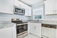 2446 Lynn Iris Dr photo'