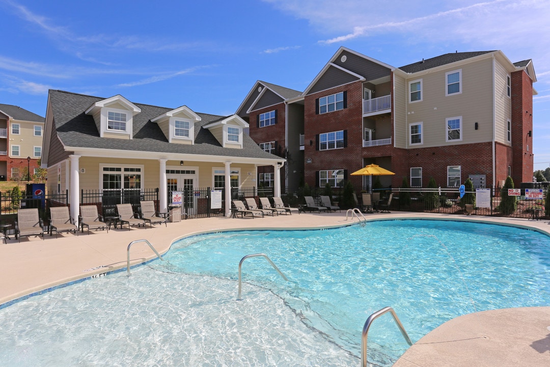 The Reserve at Brookberry Farm in Winston-Salem, NC - Foto de edificio