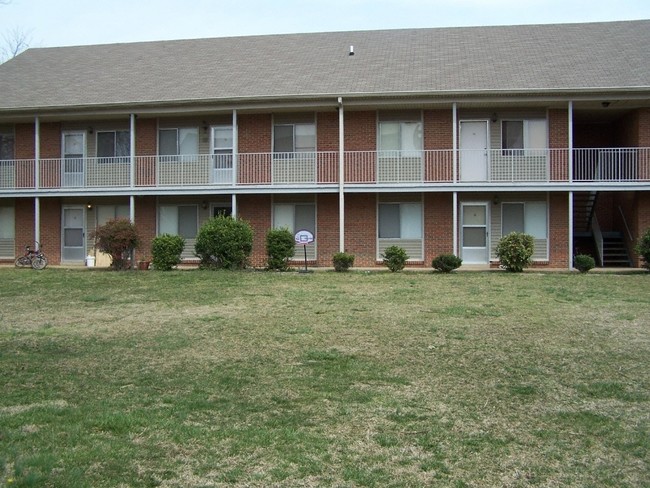 2414 Memorial Blvd in Springfield, TN - Building Photo - Building Photo