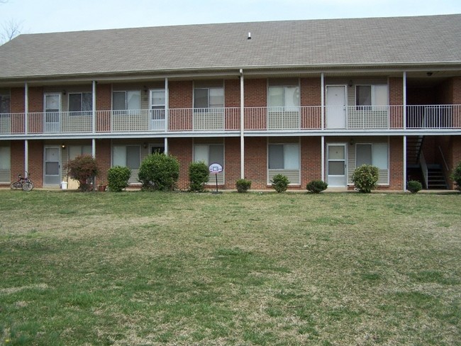 2414 Memorial Blvd in Springfield, TN - Foto de edificio - Building Photo