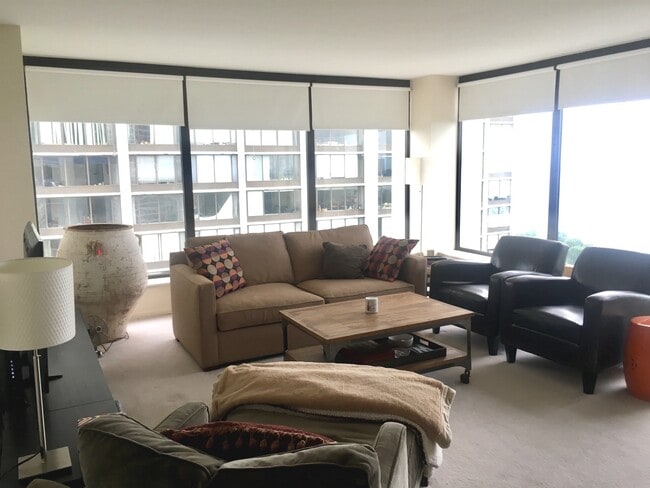 5445 N Sheridan Rd in Chicago, IL - Building Photo - Building Photo