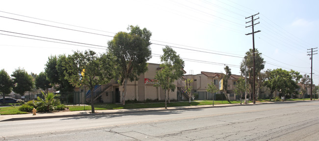 Heritage Park Apartments in Azusa, CA - Foto de edificio - Building Photo