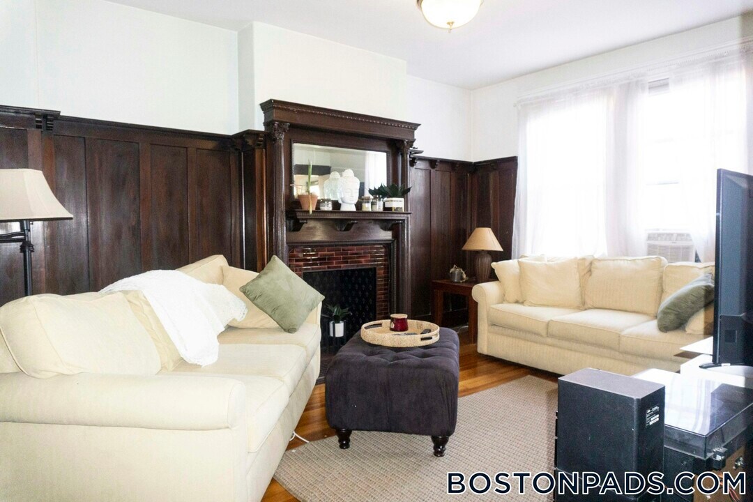 32 Orkney Rd in Boston, MA - Building Photo