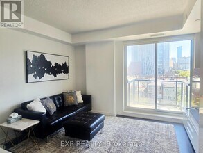 297 College St in Toronto, ON - Building Photo - Building Photo