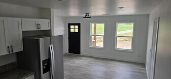 1511 N Springfield St in Berryville, AR - Building Photo