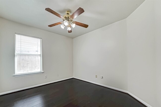 9006 N Jewel Bend Ln