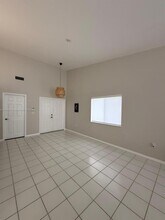 10000 NW 43rd Terrace in Doral, FL - Building Photo - Building Photo