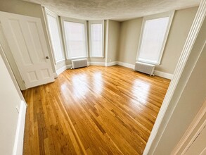 9 Arlington St, Unit 1 in Reading, MA - Building Photo - Building Photo