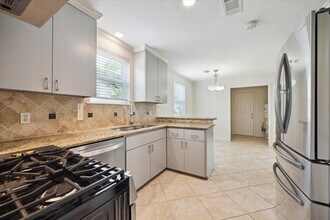10623 Hillcroft St in Houston, TX - Building Photo - Building Photo