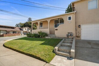 101 Darcy Ave in San Mateo, CA - Building Photo - Building Photo