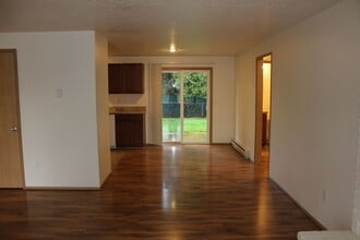 1959 NE Kathryn St in Hillsboro, OR - Building Photo - Building Photo