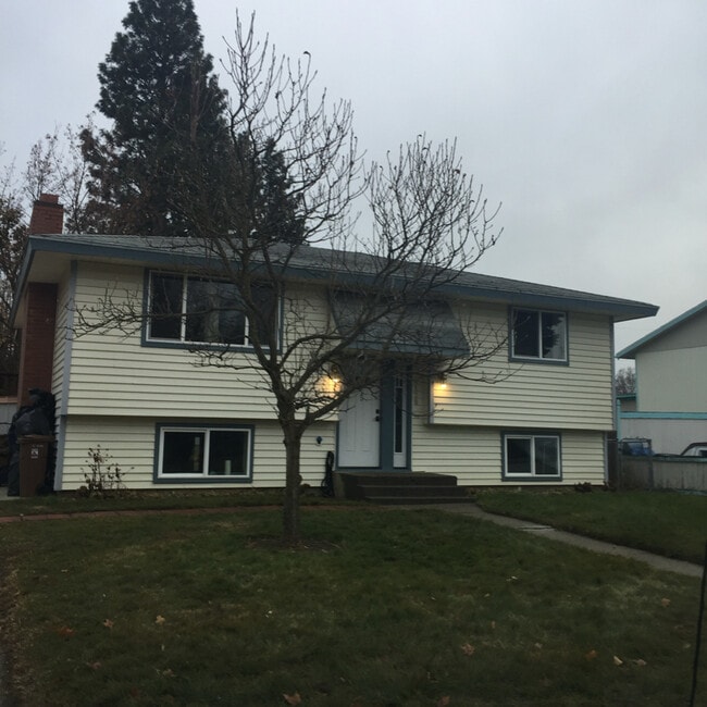 property at 4120 E Congress Ave