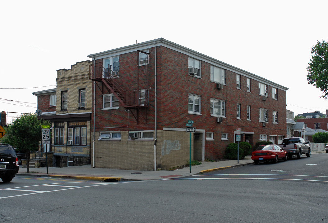 352 Jersey Ave in Fairview, NJ - Building Photo