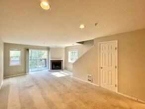 15533 Waynita Way NE in Bothell, WA - Building Photo - Building Photo
