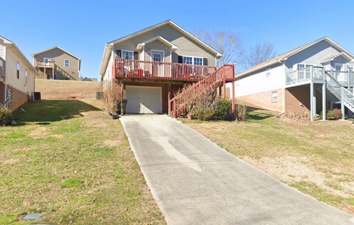 1530 Patricia Holt Dr in Sevierville, TN - Building Photo