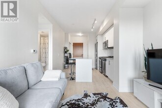 509 Dundas St W in Oakville, ON - Building Photo - Building Photo