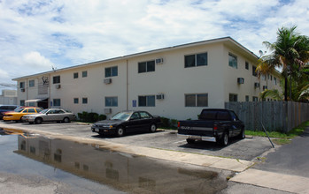 690 NE 133rd St in Miami, FL - Building Photo - Building Photo