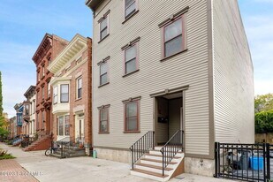 364 Madison Ave in Albany, NY - Building Photo