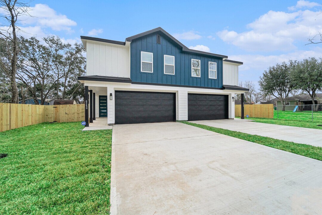 6425 Anderson Rd in Houston, TX - Building Photo