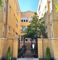 4439 W Fullerton Ave in Chicago, IL - Building Photo