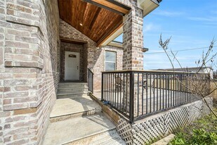 1025 Arizona Dr in Cleveland, TX - Building Photo