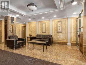 135 Pond Dr in Markham, ON - Building Photo - Building Photo