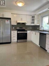 222 Cummer Ave in Toronto, ON - Building Photo - Building Photo