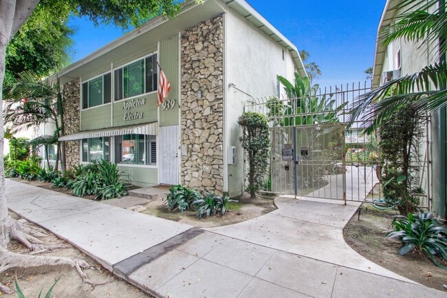 939 E Appleton St in Long Beach, CA - Foto de edificio - Building Photo