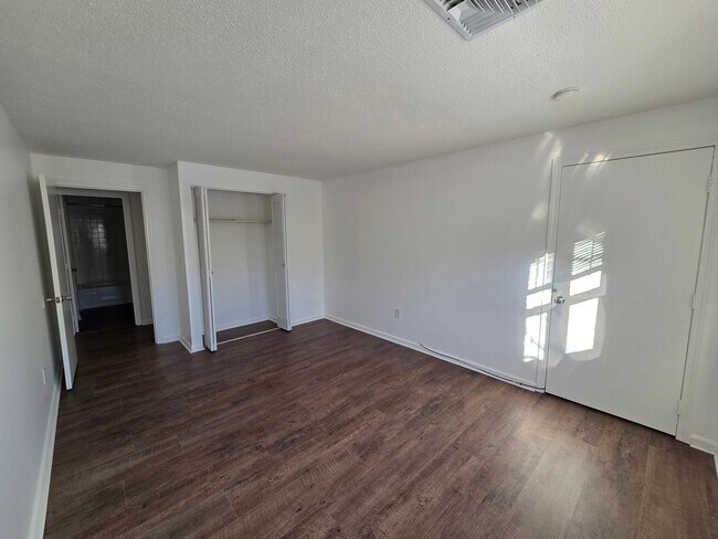 10 Longworth Ave in Brockton, MA - Foto de edificio - Building Photo