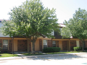 700 N Adelaide St in Normal, IL - Foto de edificio - Building Photo