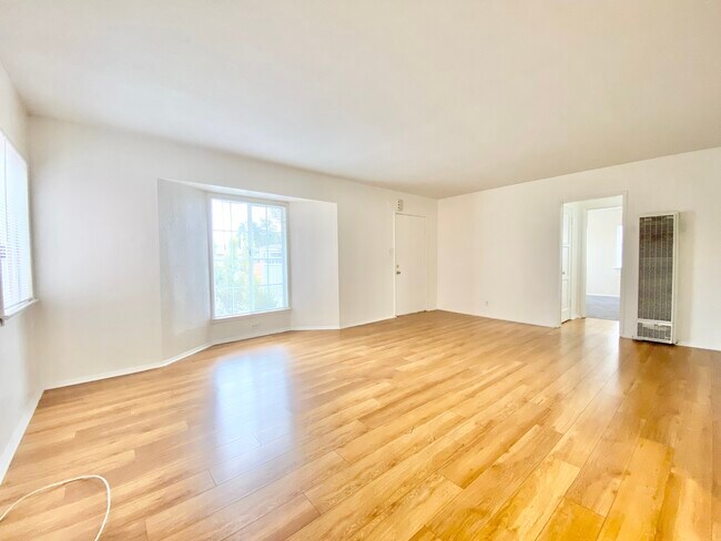 6337 10th Ave in Los Angeles, CA - Building Photo - Building Photo