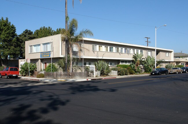 Villa Santa Cruz in Oxnard, CA - Foto de edificio - Building Photo