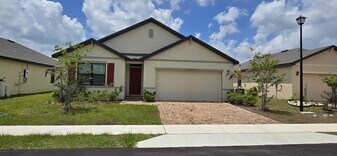 528 Seafoam Cir in Fort Pierce, FL - Building Photo