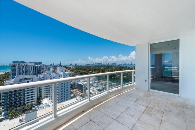 4201 Collins Ave, Unit 2001 in Miami Beach, FL - Building Photo - Building Photo