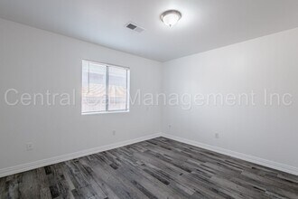 130 8th St in Bakersfield, CA - Building Photo - Building Photo