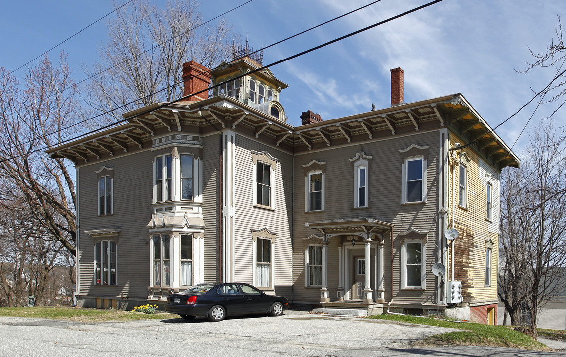 62 Church St in Gardiner, ME - Foto de edificio