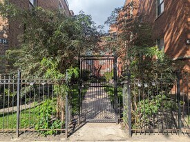 6814 N Ashland Blvd in Chicago, IL - Building Photo