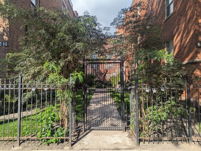 property at 6814 N Ashland Blvd