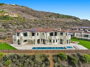 31909 Emerald View Dr in Rancho Palos Verdes, CA - Foto de edificio - Building Photo