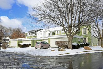 Stratford Village Manor Condominiums in Rochester Hills, MI - Building Photo - Building Photo