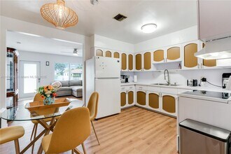 1238 NW 57th St in Miami, FL - Foto de edificio - Building Photo
