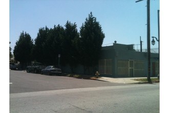 1122 E 57th St in Los Angeles, CA - Building Photo - Building Photo